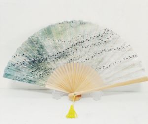 Year|2015<br />
Size| mm<br />
Material|Mixed Media on paper<br />
Quotation|<br />
Nature is always hinting at us.It hints over and over again. And suddenly we take the hint.<br />
- Robert Frost 新京清堂 クリエイターコラボレーション扇子